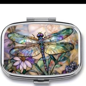 🆕️💊 PASTEL DRAGONFLY PORTABLE METAL PILL BOX ORGANIZER WITH MIRROR💊